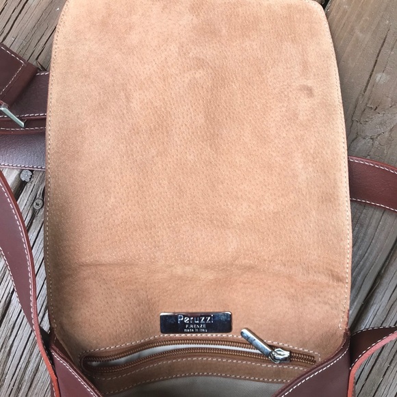 Peruzzi Italian Leather Messenger Bag - Picture 4 of 5